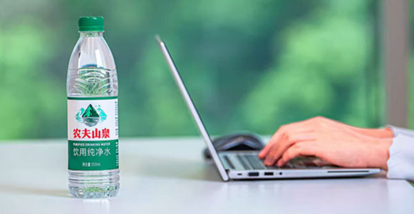 農(nóng)夫山泉綠瓶水布局品牌戰(zhàn)略，低價(jià)搶占市場(chǎng)高地